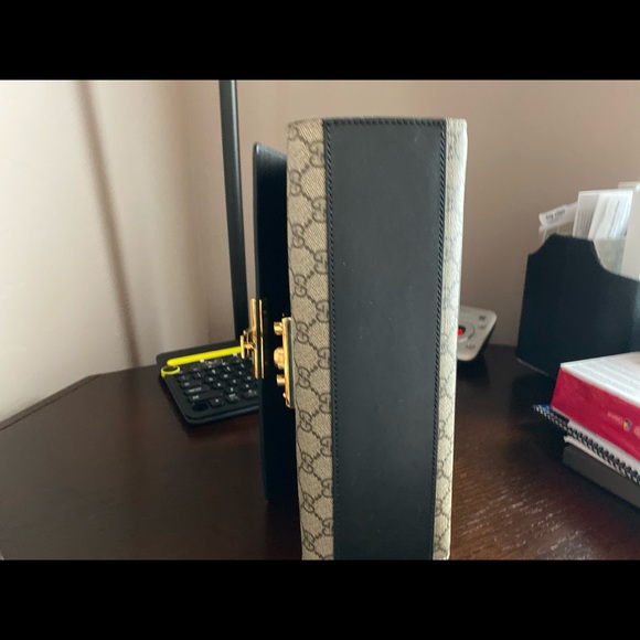 Gucci purse / carried only a week - Picture 7 of 8